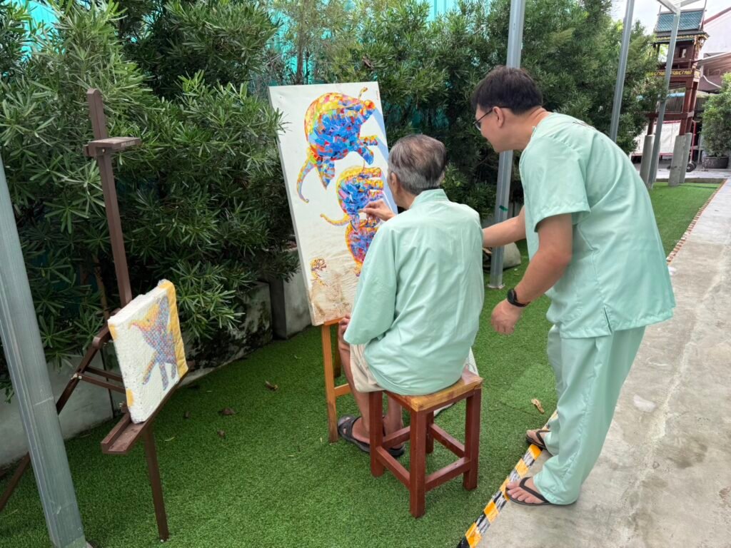 ยัวซัน เนอร์สซิ่งโฮม กรุงเทพมหานคร - ยัวซัน เนอร์สซิ่งโฮม ประเวศ ห้องคู่ มีระเบียง ภาพบรรยากาศ 1 - ภาพบรรยากาศ 2